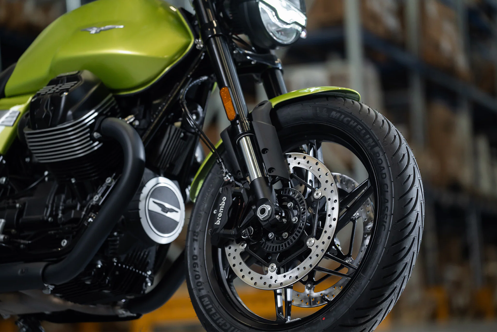 MotoGuzzi_V7_Sport_wall-image_1920x1280-2.jpg.webp